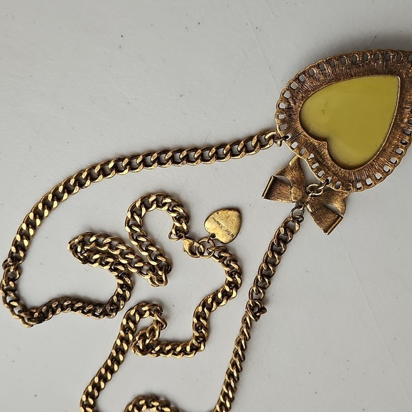 BETSEY JOHNSON 32" Long Goldtone Animal Print Heart Necklace - Picture 7 of 9
